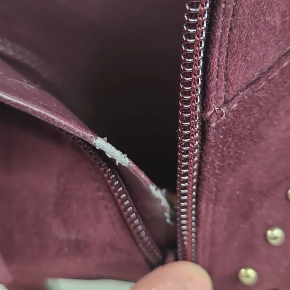 Nine West, women's Burgandy fringed suede heels, small gold hardware, Sz 6 1/2 - Picture 7 of 11